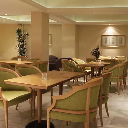 Hotel Pella 2*