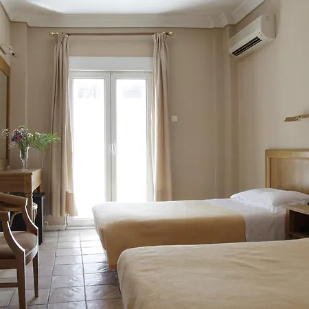 Pella Hotel 2*