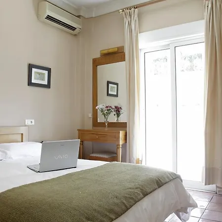 Hotel Pella 2*